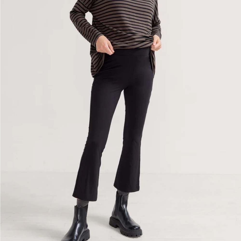 HATCH: The Ultimate Before, During & After Crop Flare - Size small - black